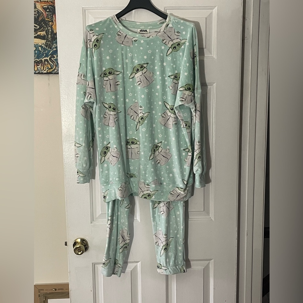 Star Wars Slumber Two Piece Jogger Pajama Set. Lovingly Pre-Owned ! Size L